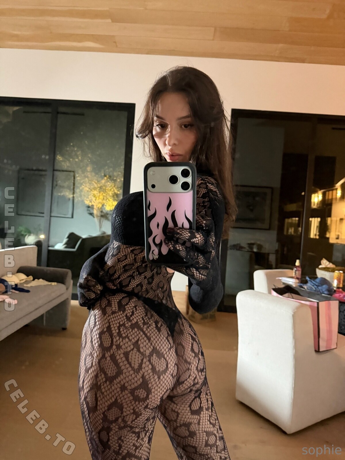 Sophie Mudd nude photo 2