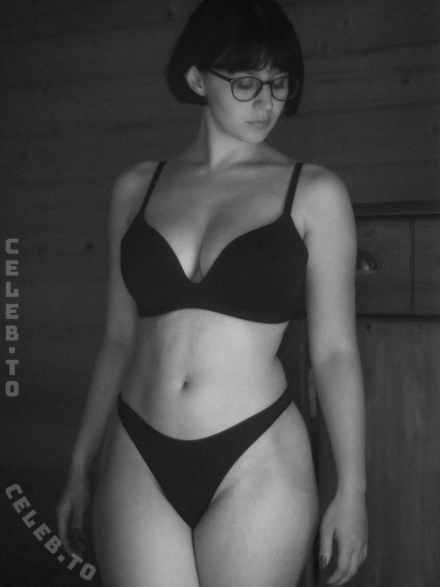 Sophie Nöther nude photo 1