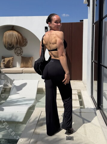 Sophie Plinke nude photo 7