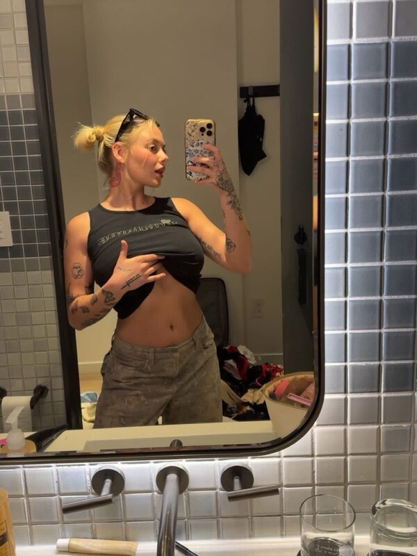 Sophie Riedemann nude photo 2