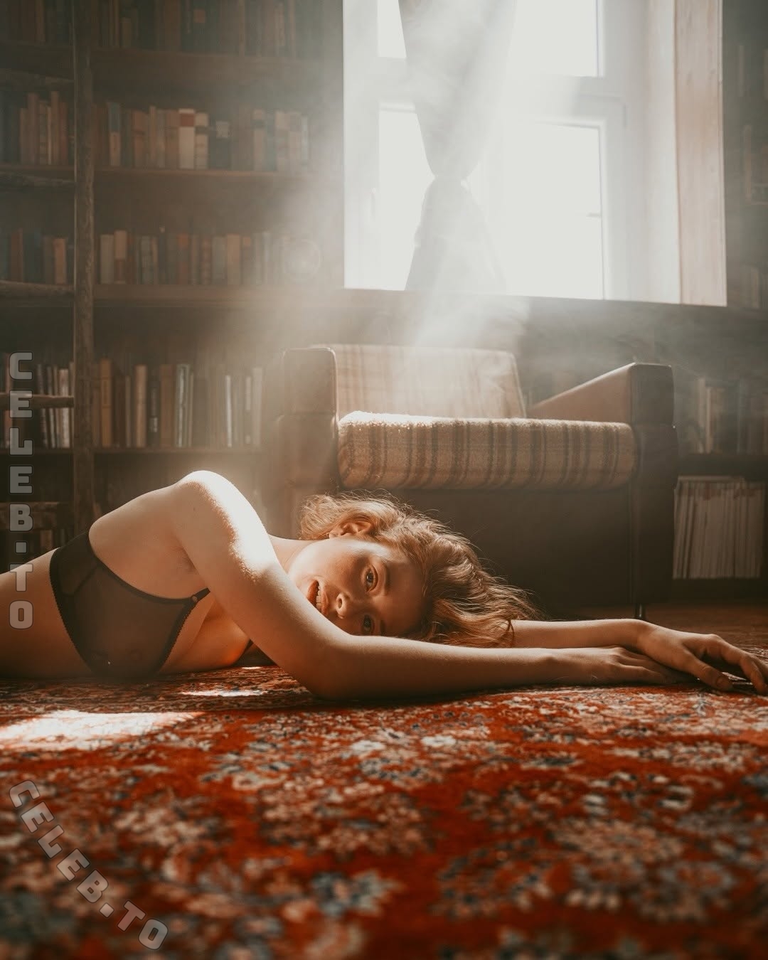 Sophie Srm nude photo 2
