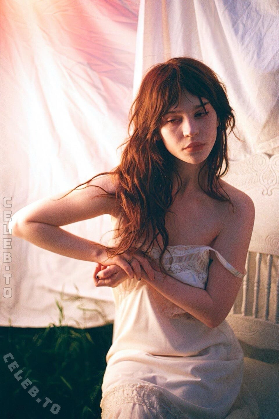 Sophie Thatcher nude photo 33