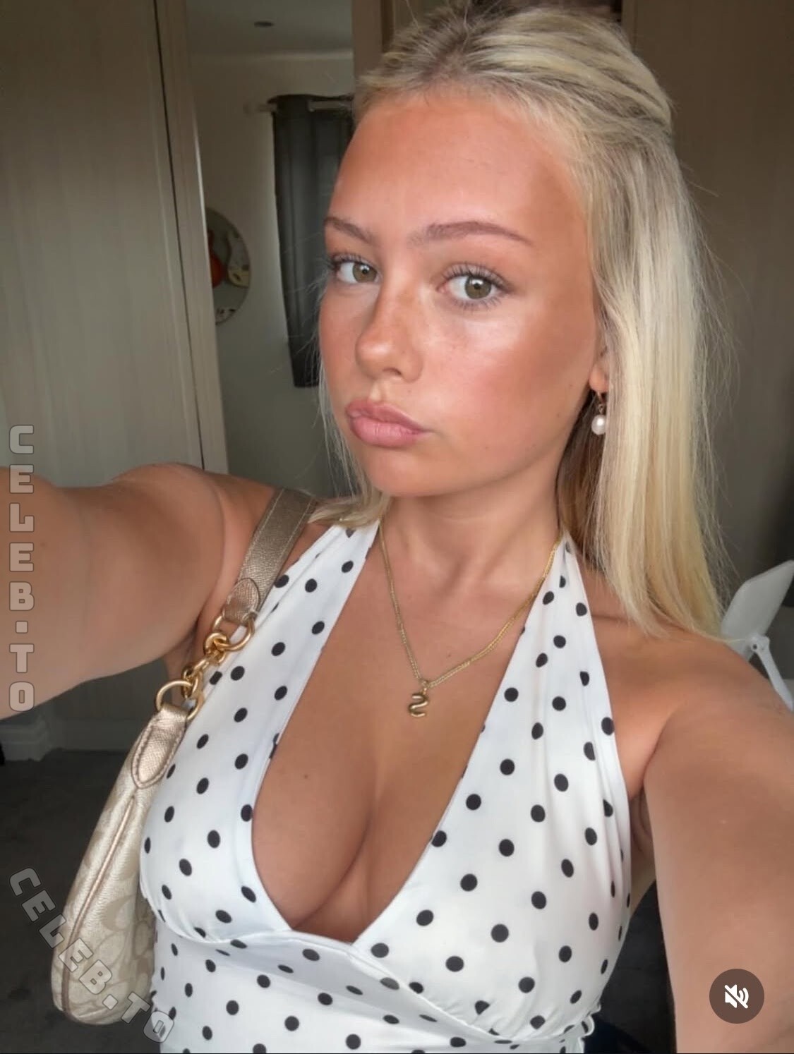 Sophie Winstanley nude photo 1
