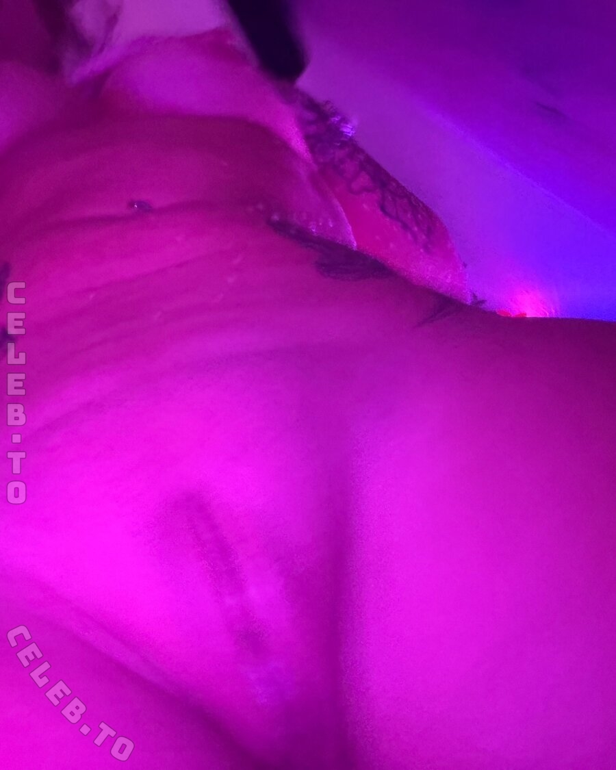 Sophioosh nude photo 3
