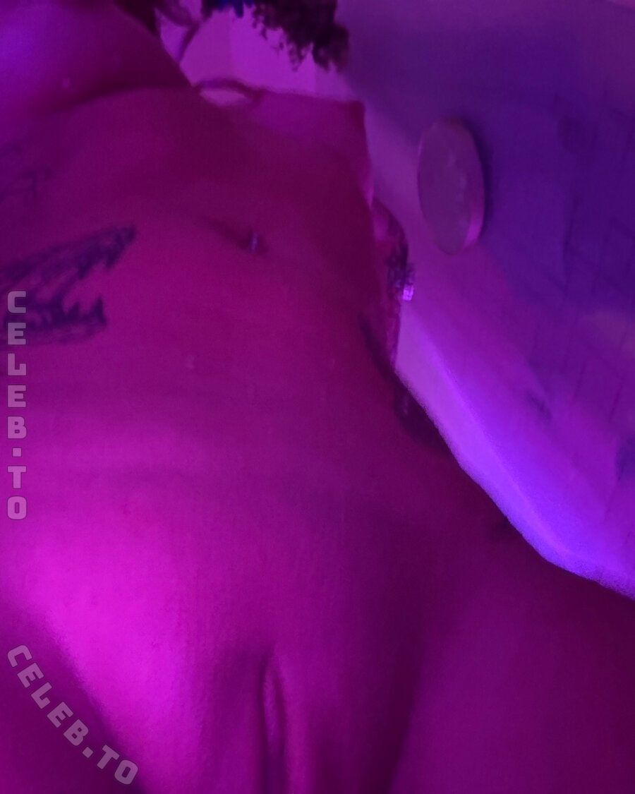 Sophioosh nude photo 4