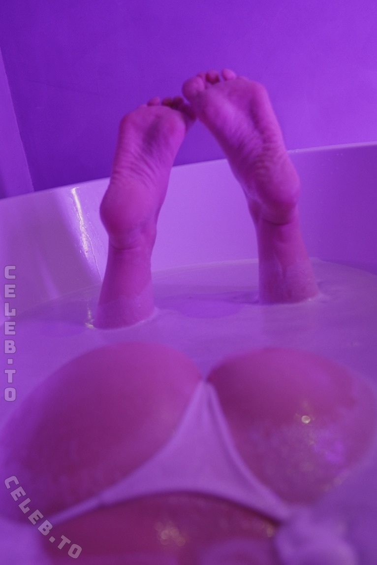 Sorabi nude photo 1