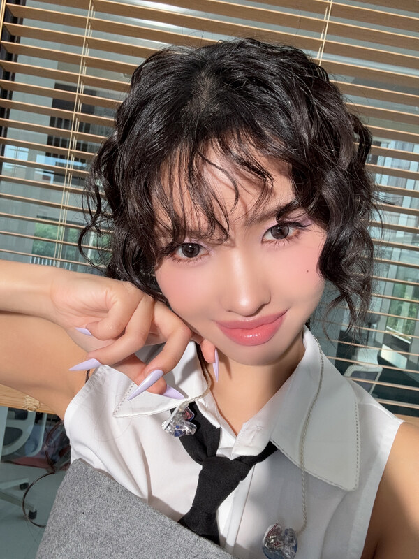 Soyeon nude photo 1