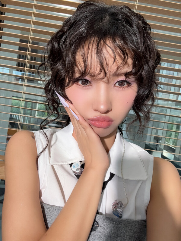 Soyeon nude photo 2