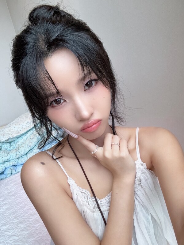 Soyeon nude photo 1