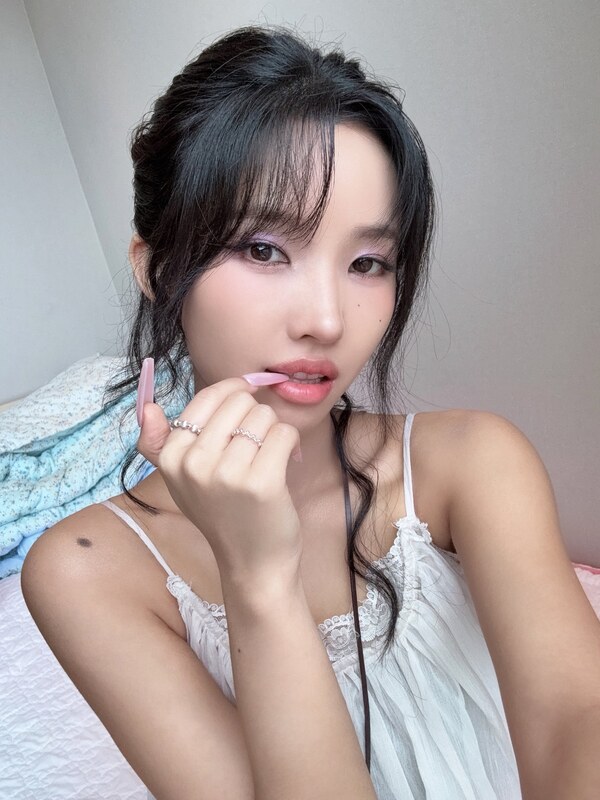 Soyeon nude photo 2
