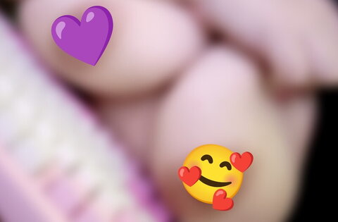 Spicy Kiki nude photo 3