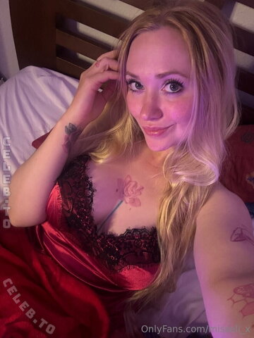 spicyeli nude photo 9