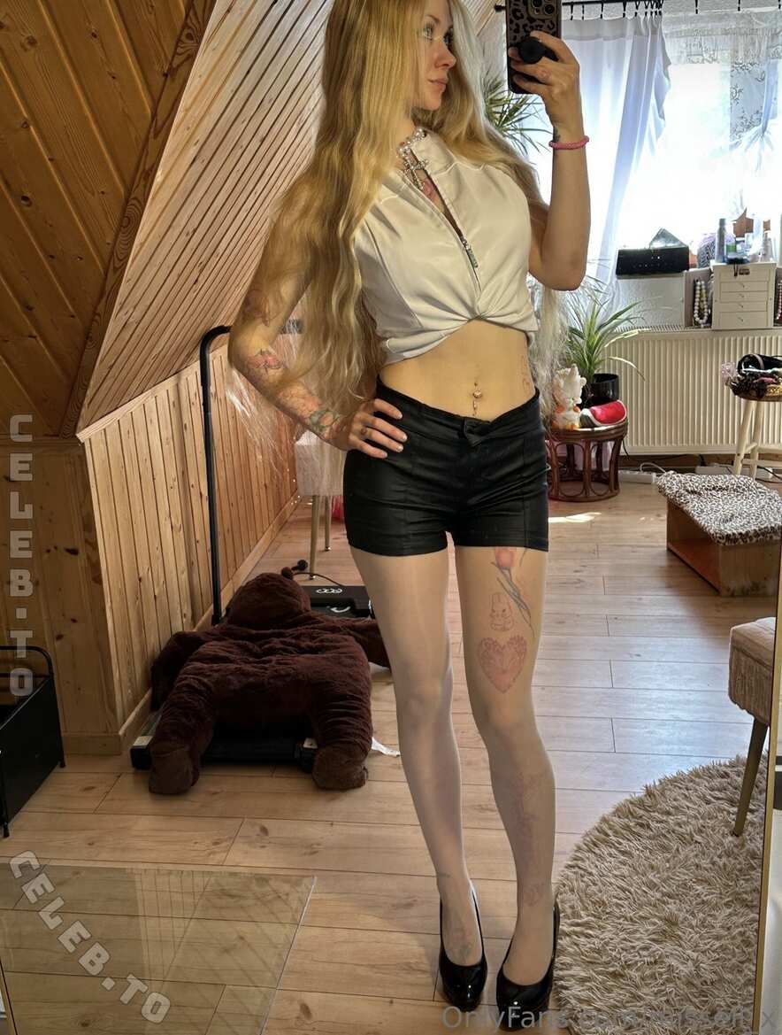 spicyeli nude photo 13