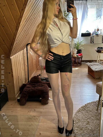 spicyeli nude photo 22