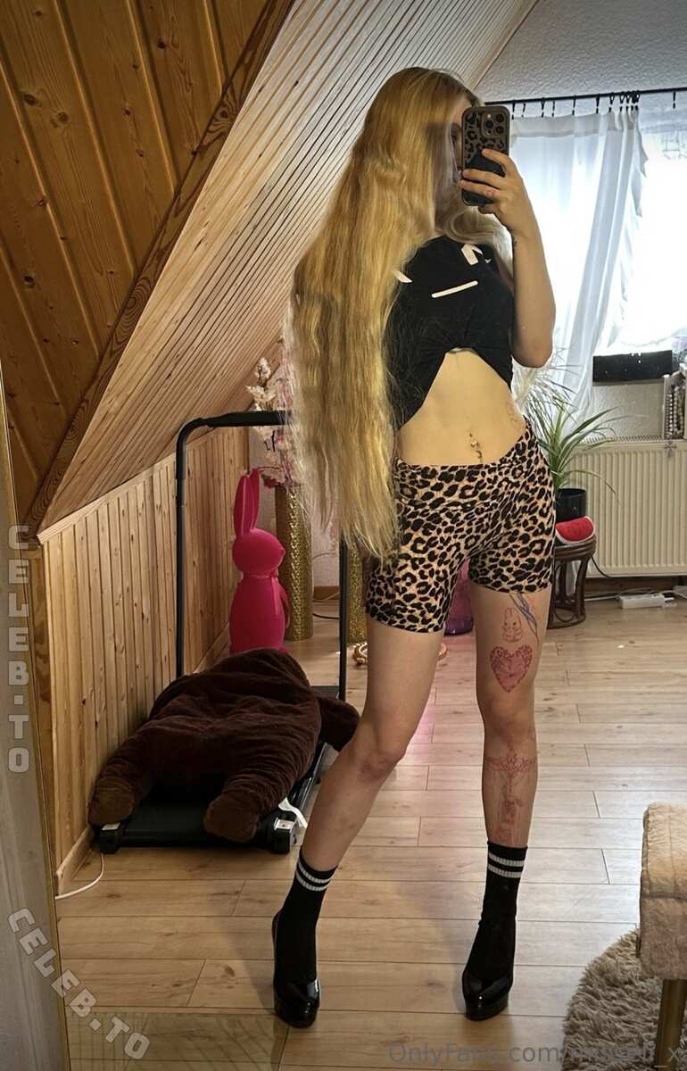 spicyeli nude photo 14