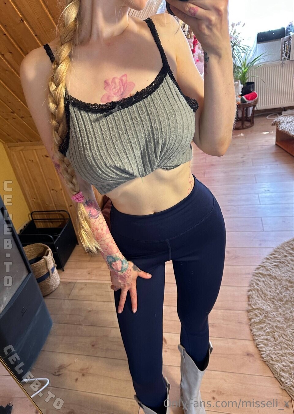 spicyeli nude photo 1