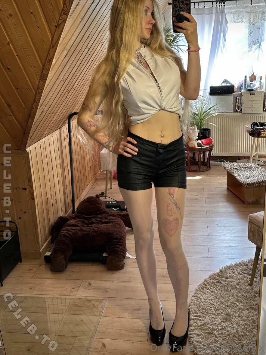 spicyeli nude photo 3