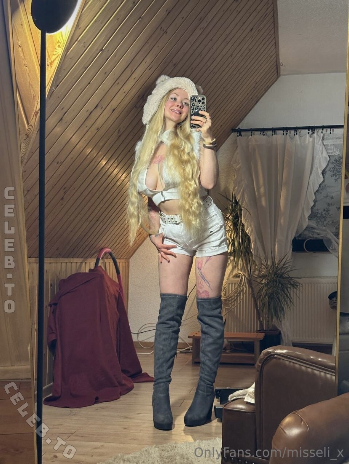 spicyeli nude photo 9