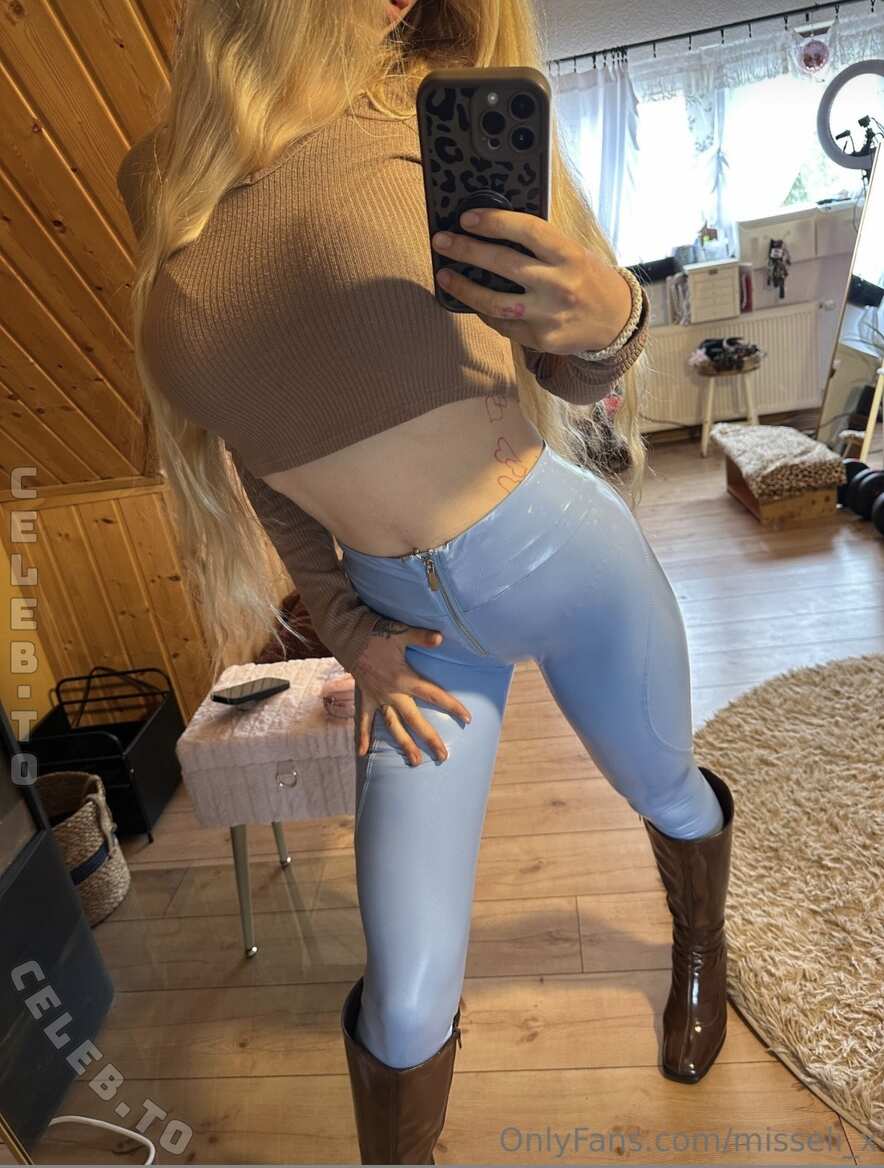spicyeli nude photo 13