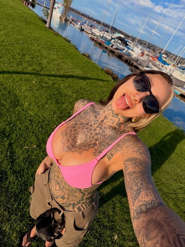 Split_tongue_bri nude photo 2