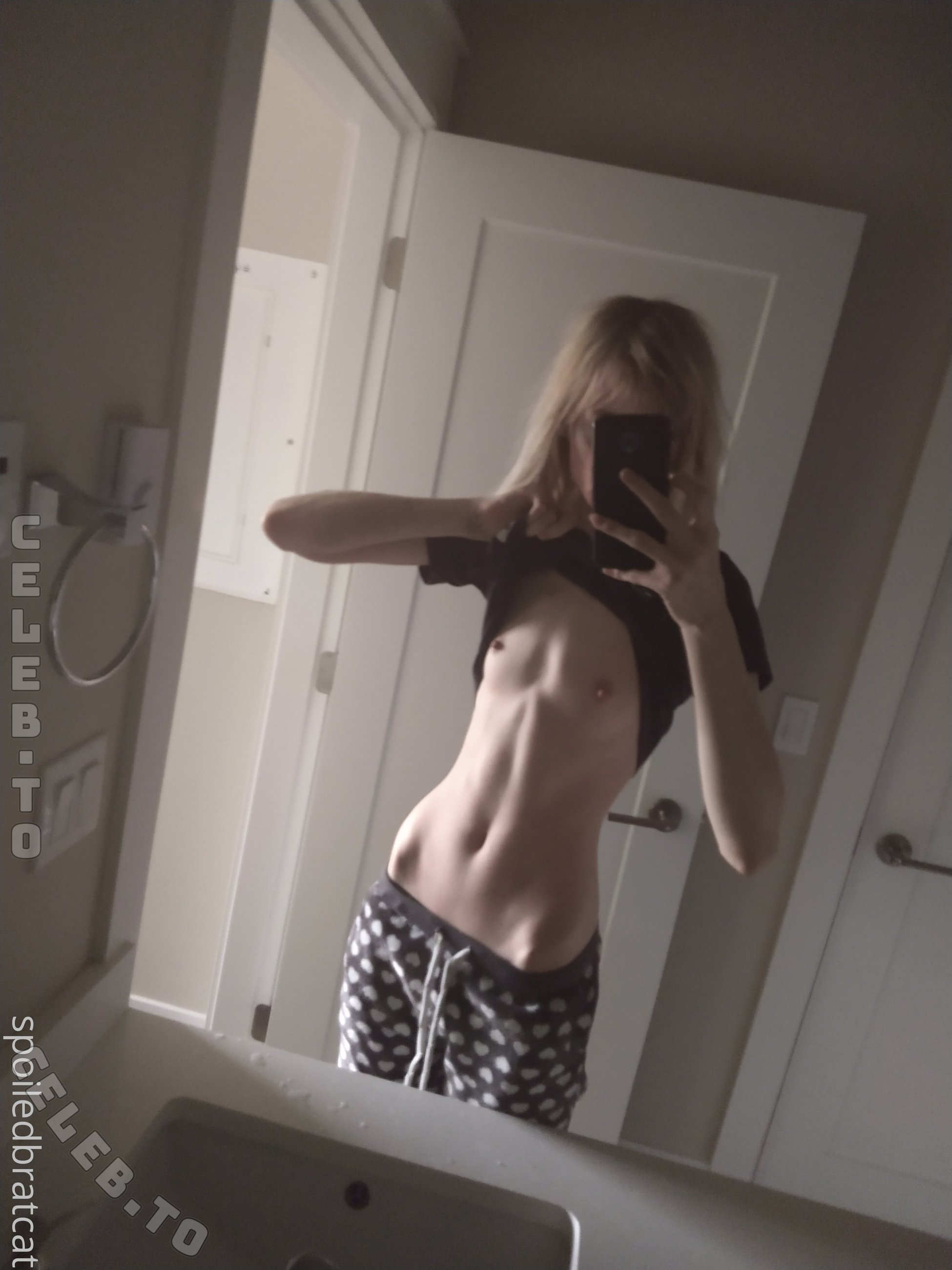 spoiledbratcat nude photo 2