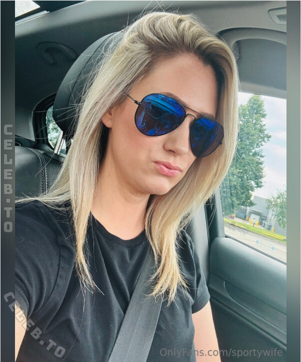 SportyWife nude photo 14