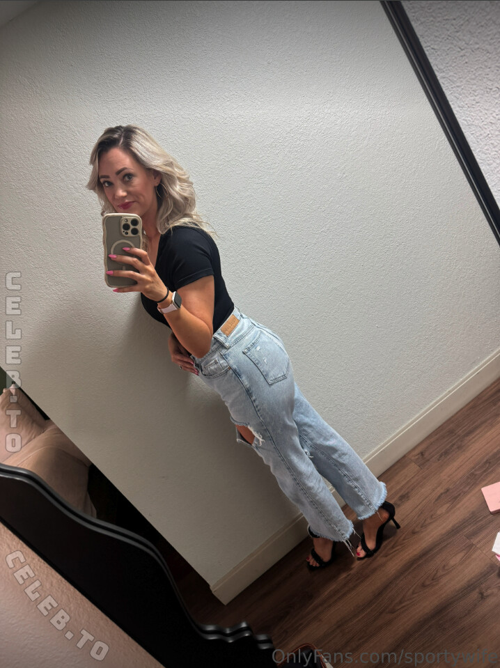 SportyWife nude photo 20