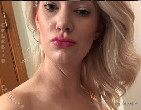 SportyWife nude photo 22