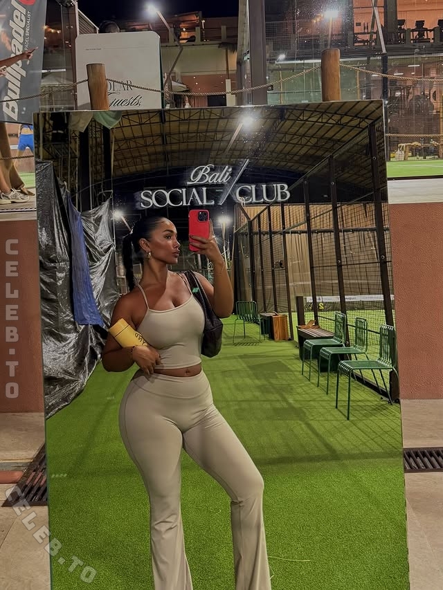 Ssxo.x nude photo 1