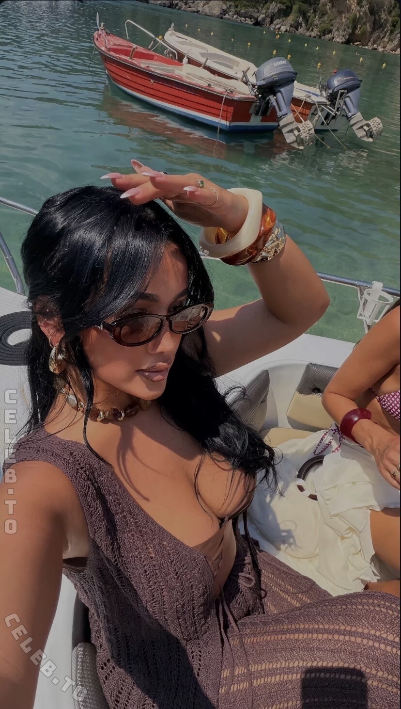 Ssxo.x nude photo 2