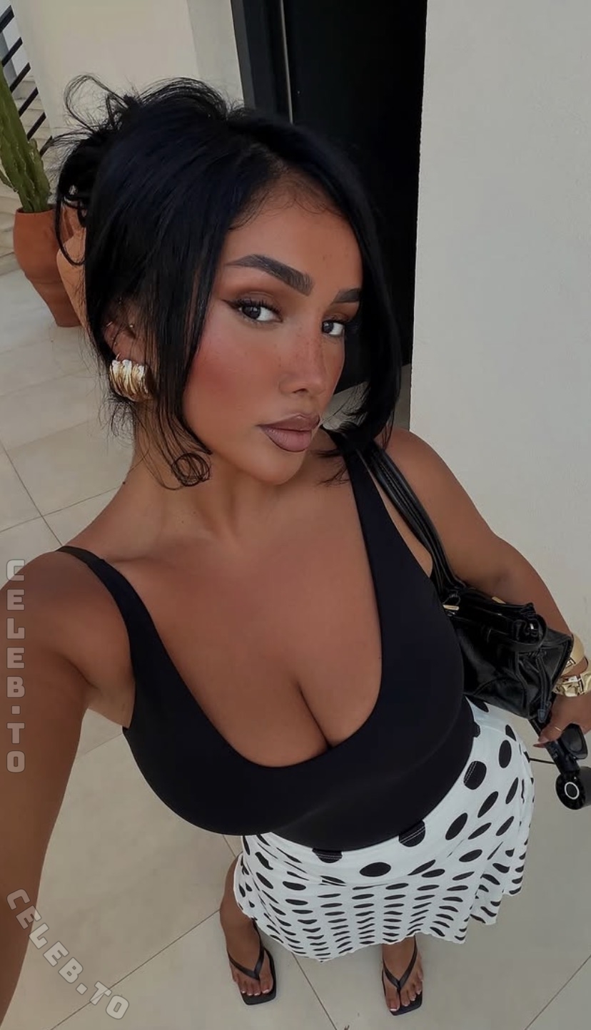 Ssxo.x nude photo 1