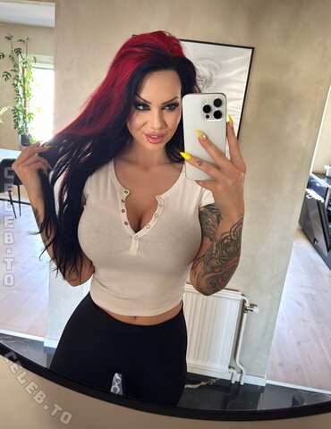 Starfuckedmodel photo 2