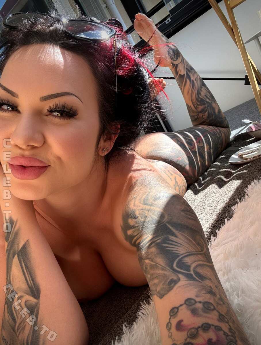 Starfuckedmodel nude photo 3