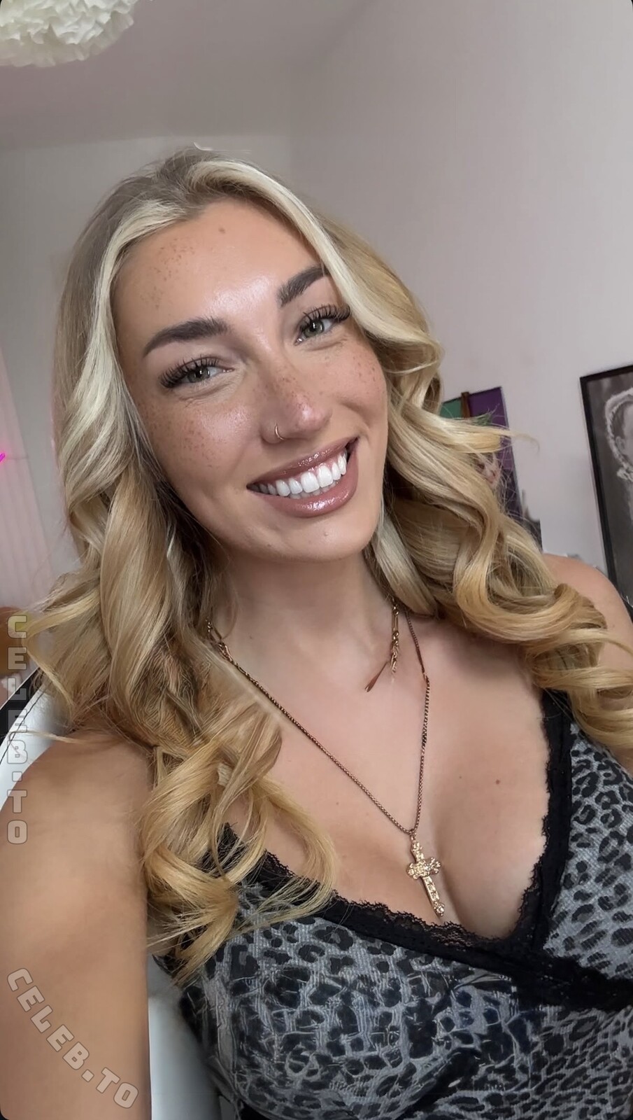 Starletnova nude photo 1