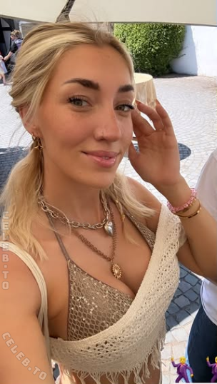 Starletnova nude photo 1
