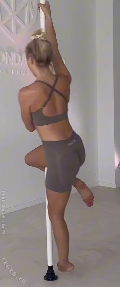 Starletnova nude photo 2
