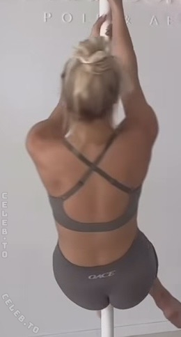 Starletnova nude photo 3