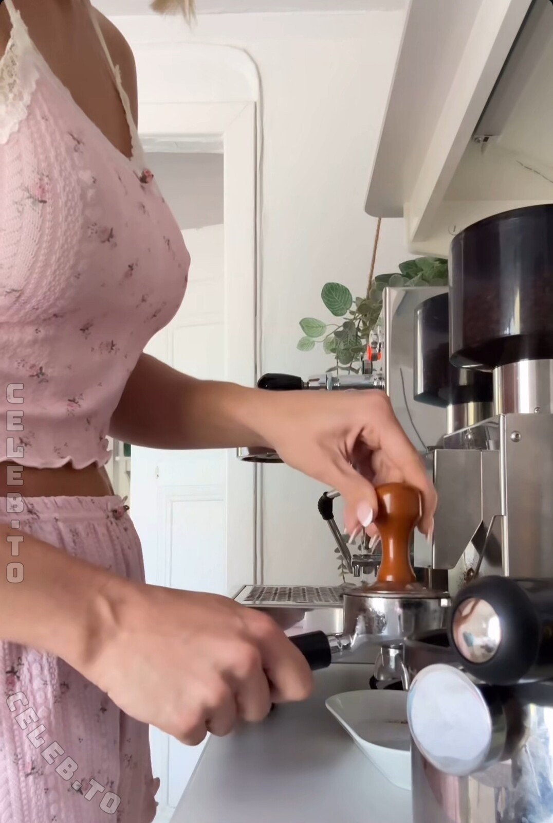 Starletnova nude photo 1