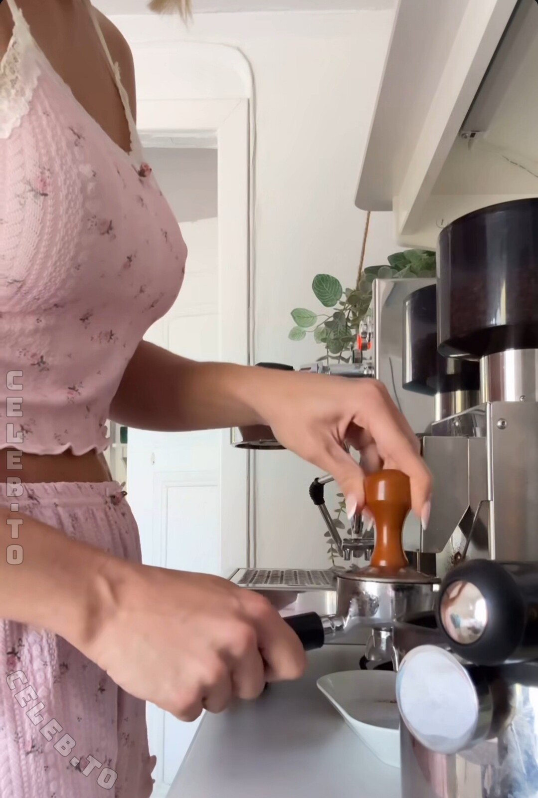 Starletnova nude photo 2