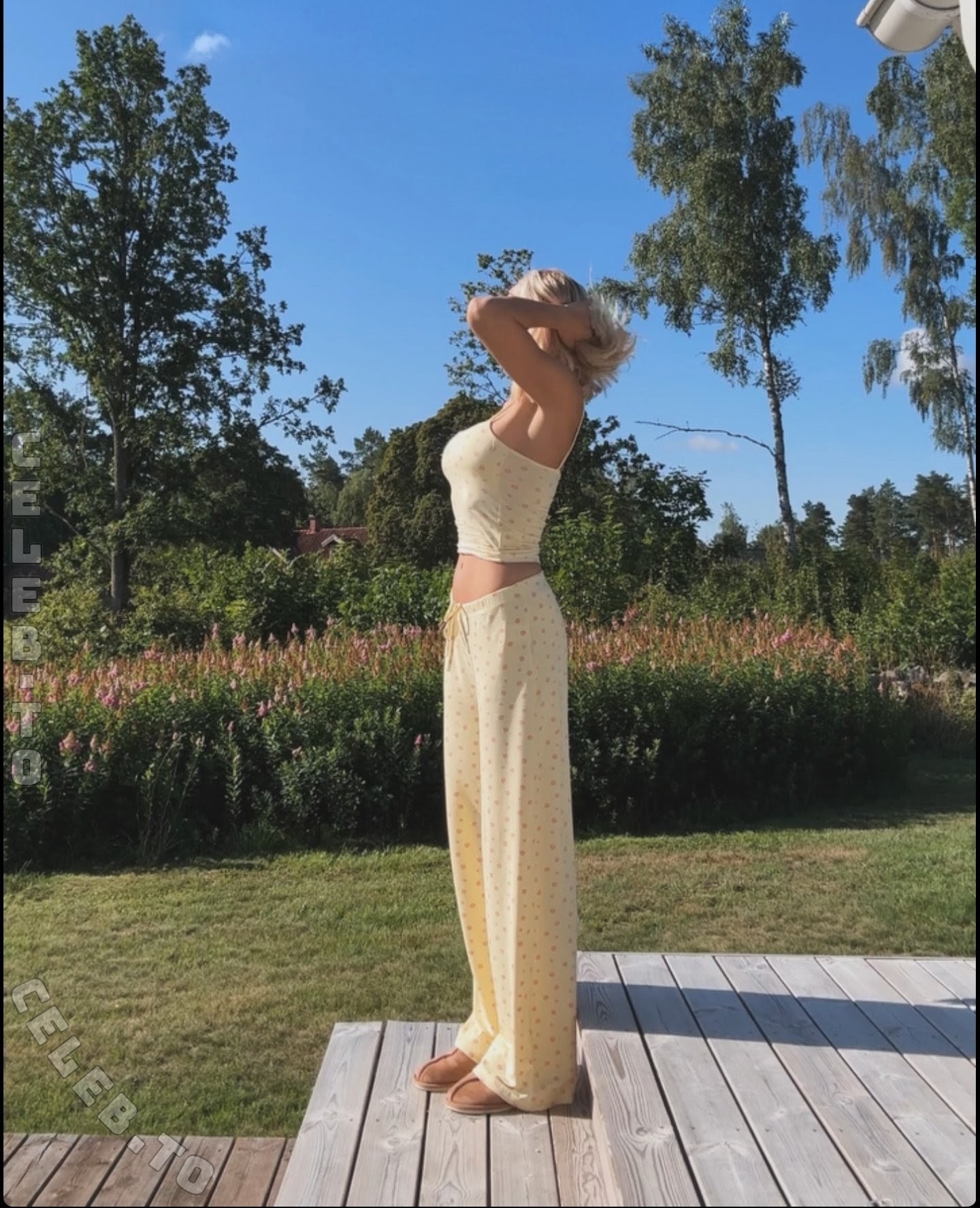 Starletnova nude photo 2