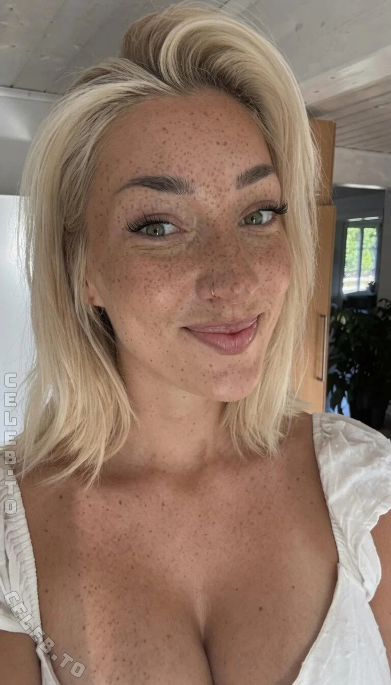 Starletnova nude photo 2