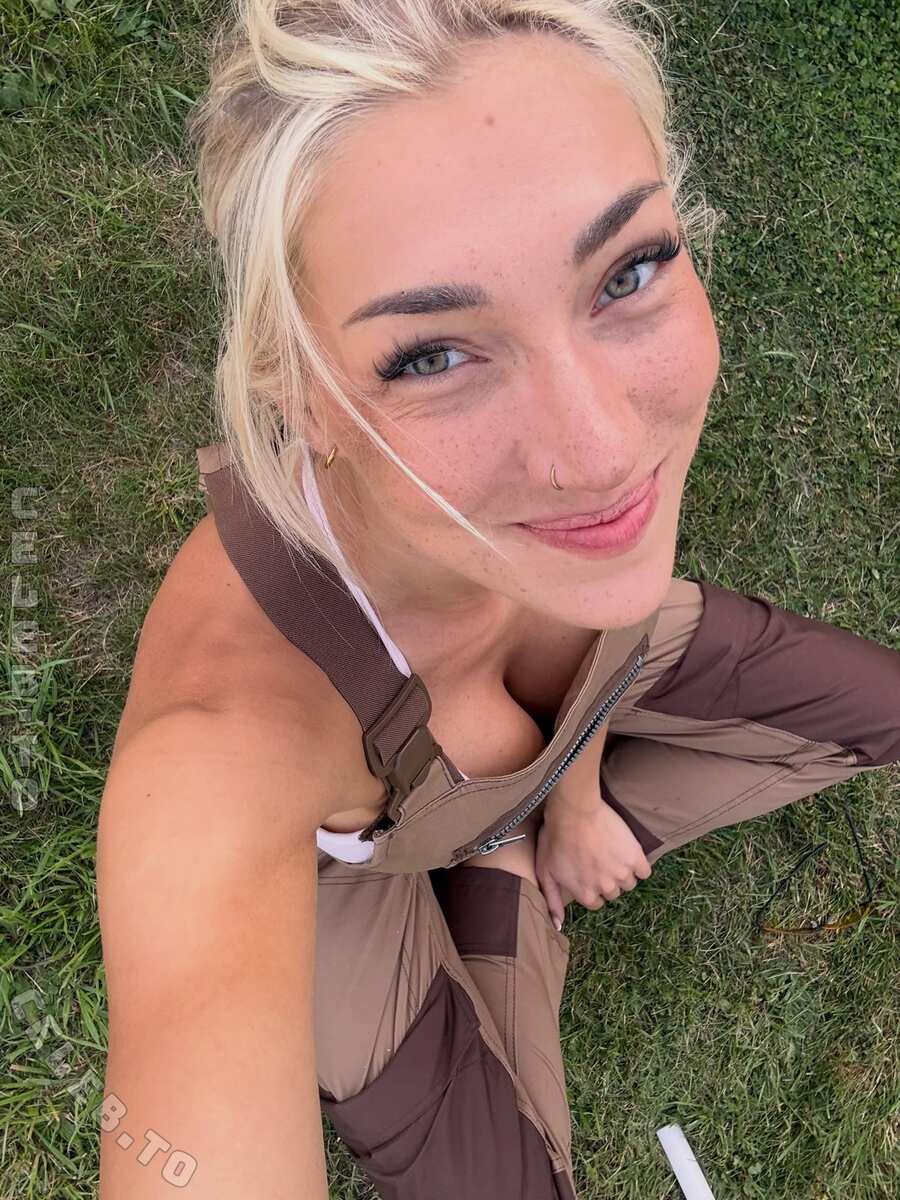 Starletnova nude photo 1