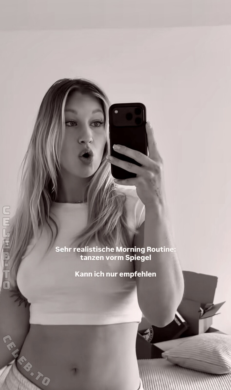 Ste28a nude photo 2