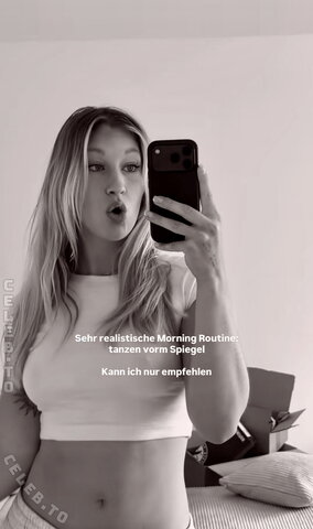 Ste28a nude photo 2