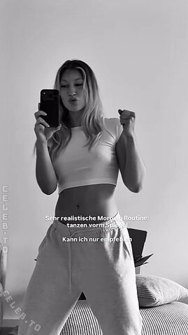 Ste28a nude photo 1
