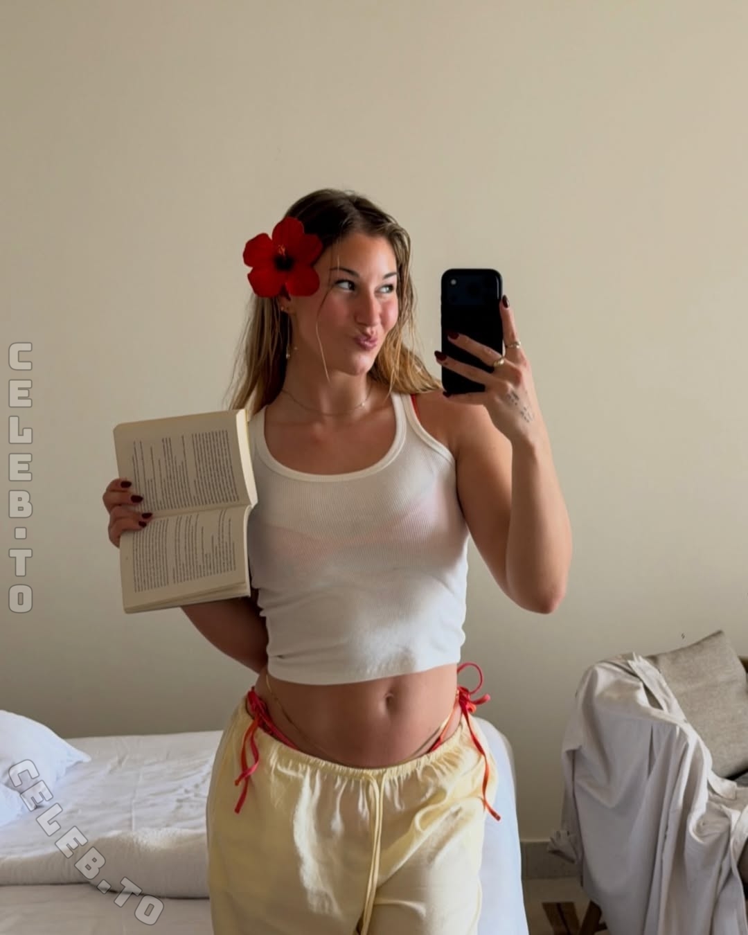 Ste28a nude photo 1