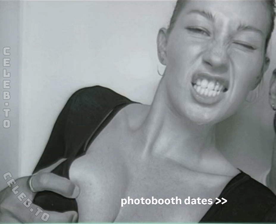Ste28a nude photo 1