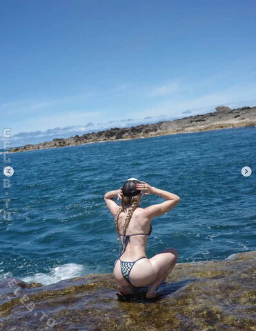 Stefani Nurding nude photo 4