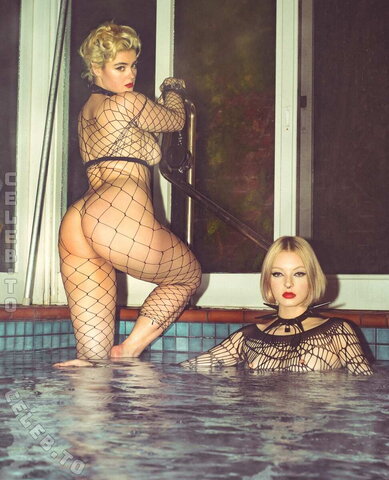 Stefania Ferrario nude photo 14