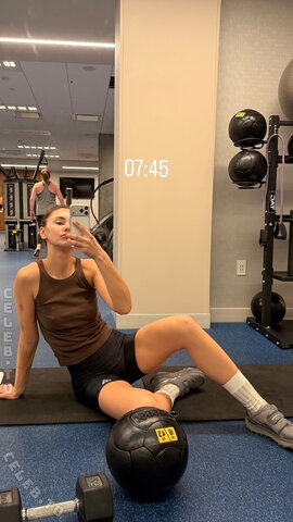 Stefanie Giesinger nude photo 24